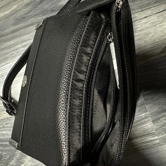 BNWOT Calvin Klein Foldover Flap Crossbody Bag - Picture 12 of 13